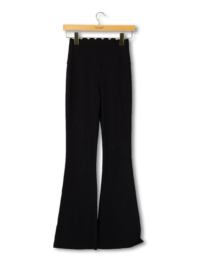 Simply Southern Women's Scalloped Leggings - Black