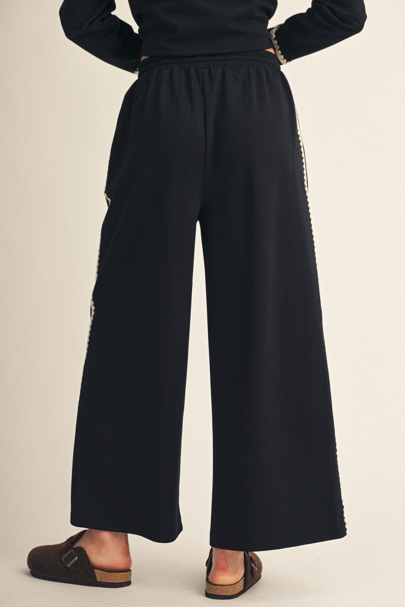 Jodifl Women's Black Scalloped Sweatpants