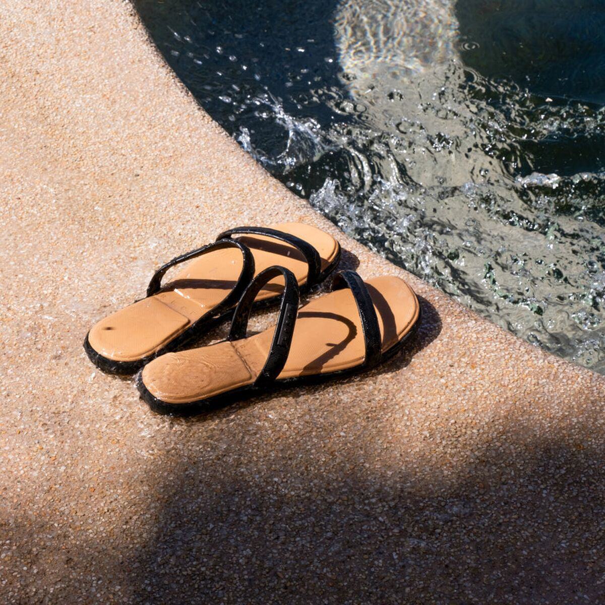 Reef Women’s Water Willow Marina Sandals – Black/Tan