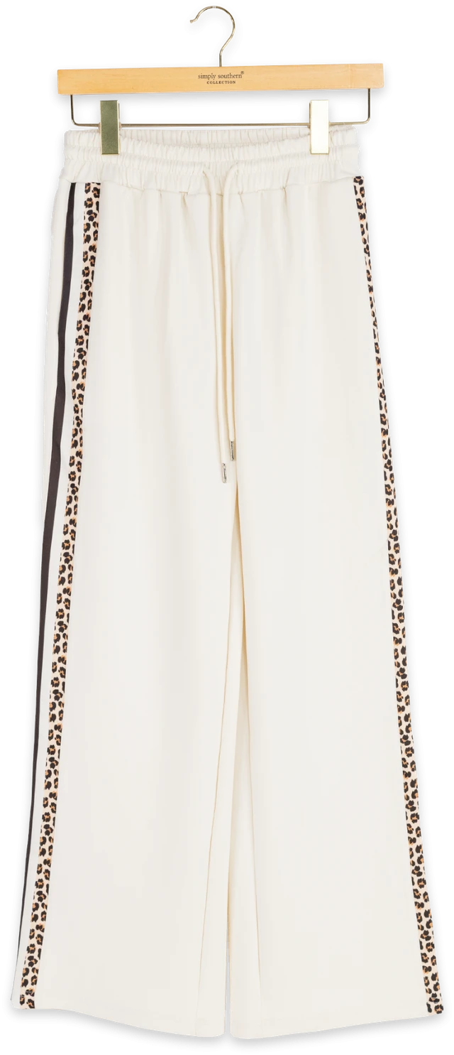Simply Southern Women's Soft Side Stripe Lounge Pant - Leopard