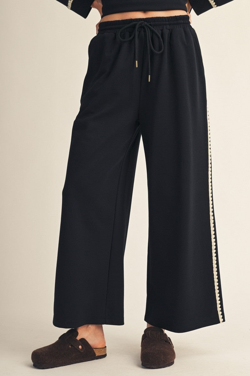 Jodifl Women's Black Scalloped Sweatpants