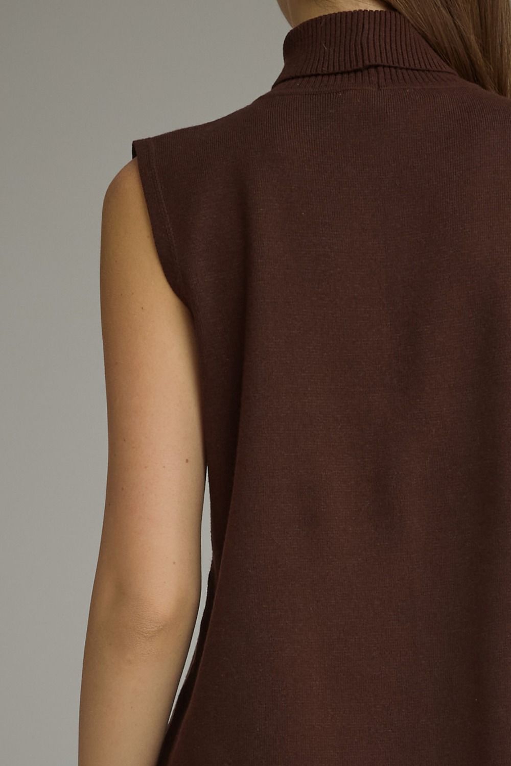 Entro Women's Sleeveless Turtleneck Top